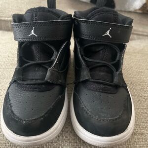 9c toddler Jordan Kids Black and White Sneakers